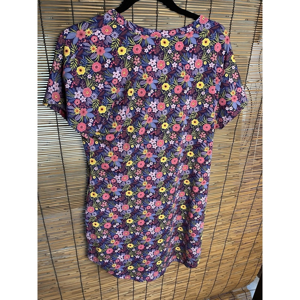 LuLaRoe Christy T-Shirt Medium Purple Floral Print Short Sleeve V-Neck Top - Picture 2 of 3